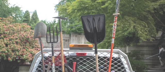events-fpa-volunteer-mulching Volunteer Mulching at Freeway Park
