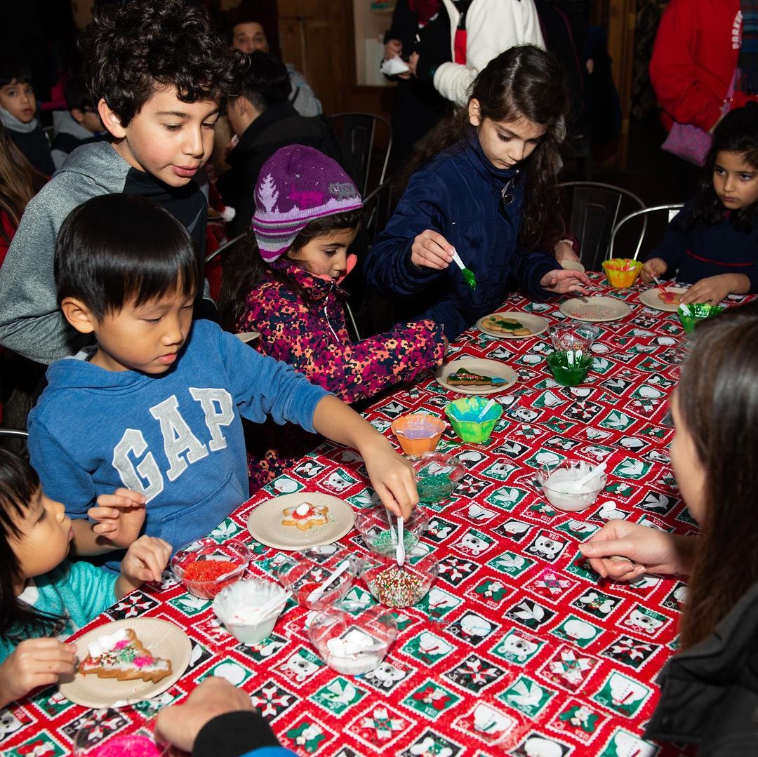 Pike Place Market Crafty's Handmade HoliDAYS