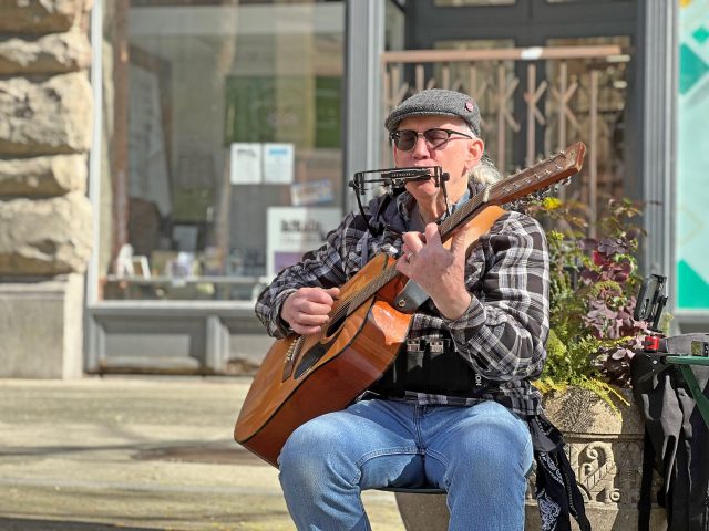 events-pioneer-park-busker-scaled.jpg