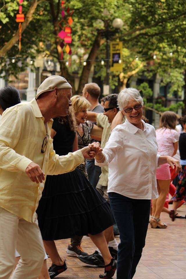 Dancing til Dusk